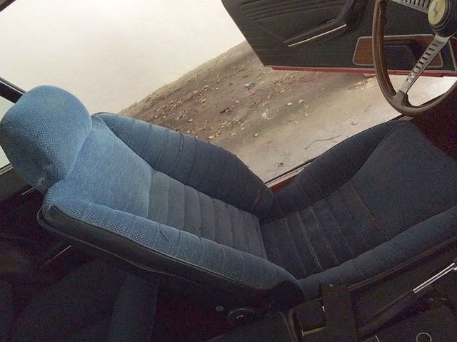 sitz blau.jpg