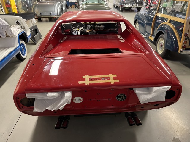von hinten; tatsächlich wird der 308GT4 Schriftzug ersetzt durch Ferrari; da hatte ich mal einen Fehler gemacht. Aber dieses Auto ist der 1.5.1976