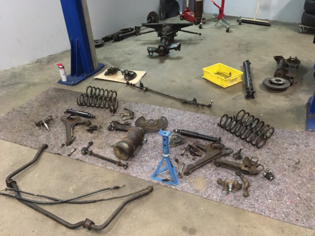 Fahrwerk zerlegt 1.jpg