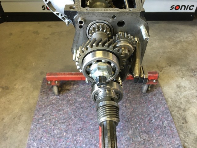 Gross = 5ter Gang, gerade = Rückwärtsgang.jpg