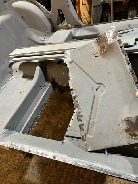 floor right rear.jpg