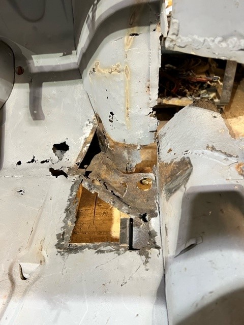 floor to A-post-right side.jpg