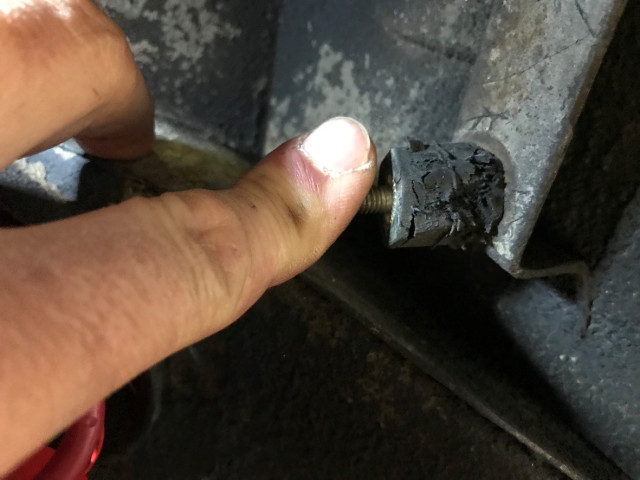 Alte Benzinpumpenaufhängung.jpg