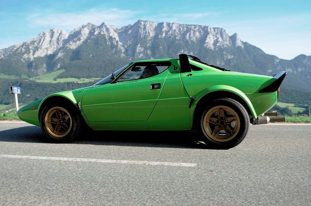 Stratos-seite.JPG (167.5 KiB) 8634 mal betrachtet Stratos von der Seite